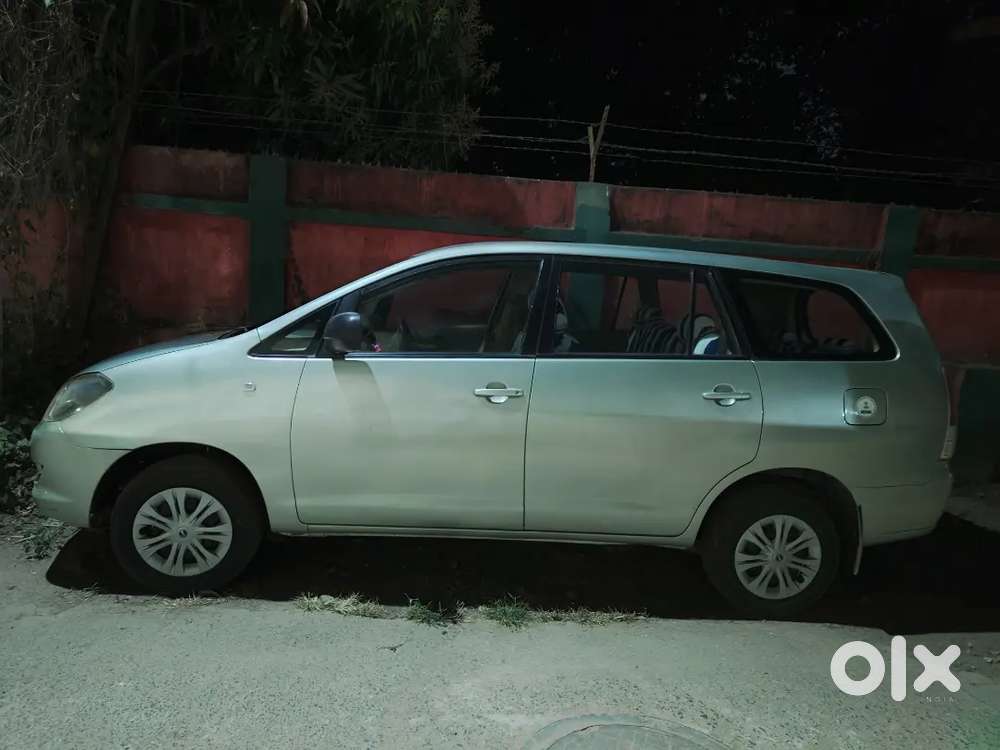 Toyota Innova 2005 Petrol Well Maintained