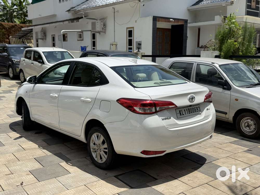 Toyota Yaris Ativ J Cvt, 2021, Petrol