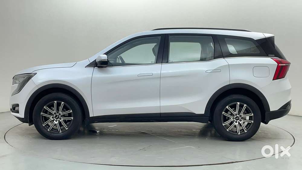 Mahindra XUV700 2.0 AX 7 Petrol MT Str, 2025, Petrol