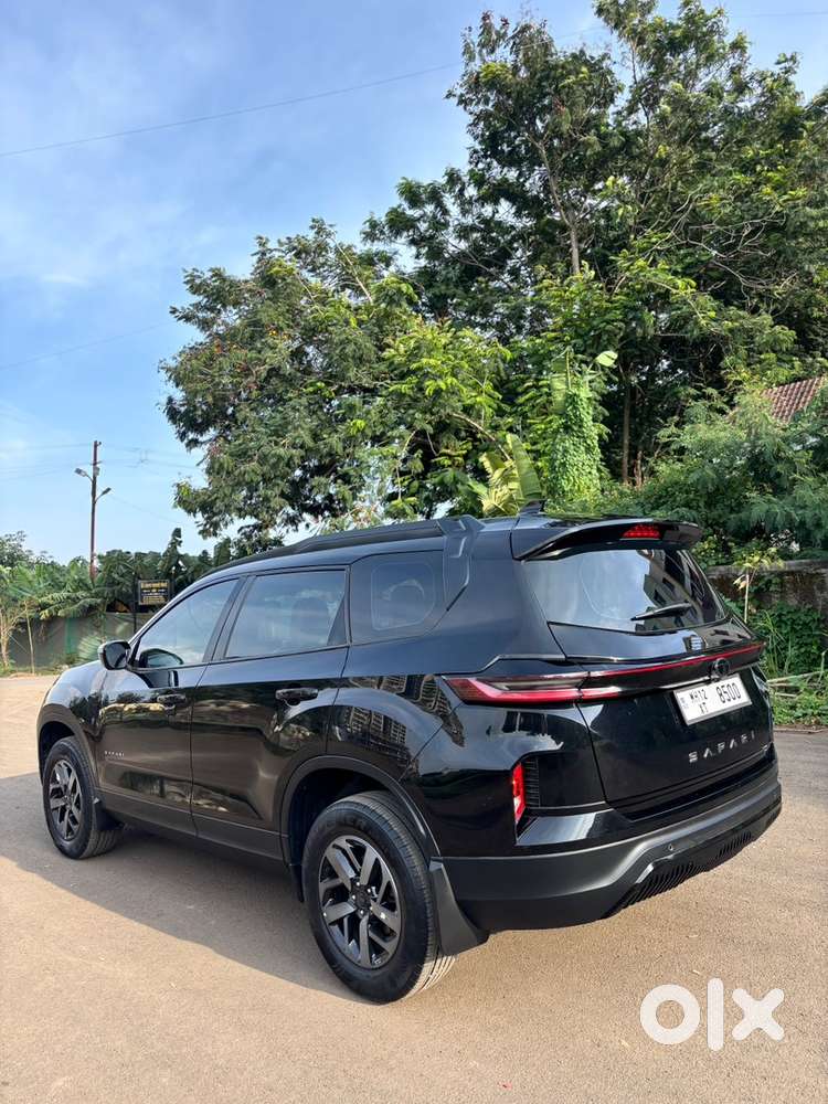 Tata Safari Dark Edition D At 2025