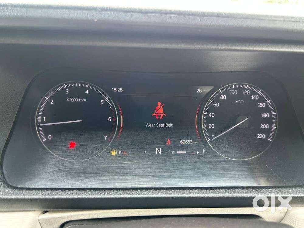 Mahindra Xuv700 2.0 Mx Petrol Mt 5 Str, 2023, Petrol