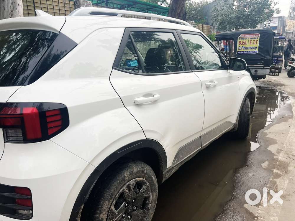Hyundai Venue Petrol Manual 2024