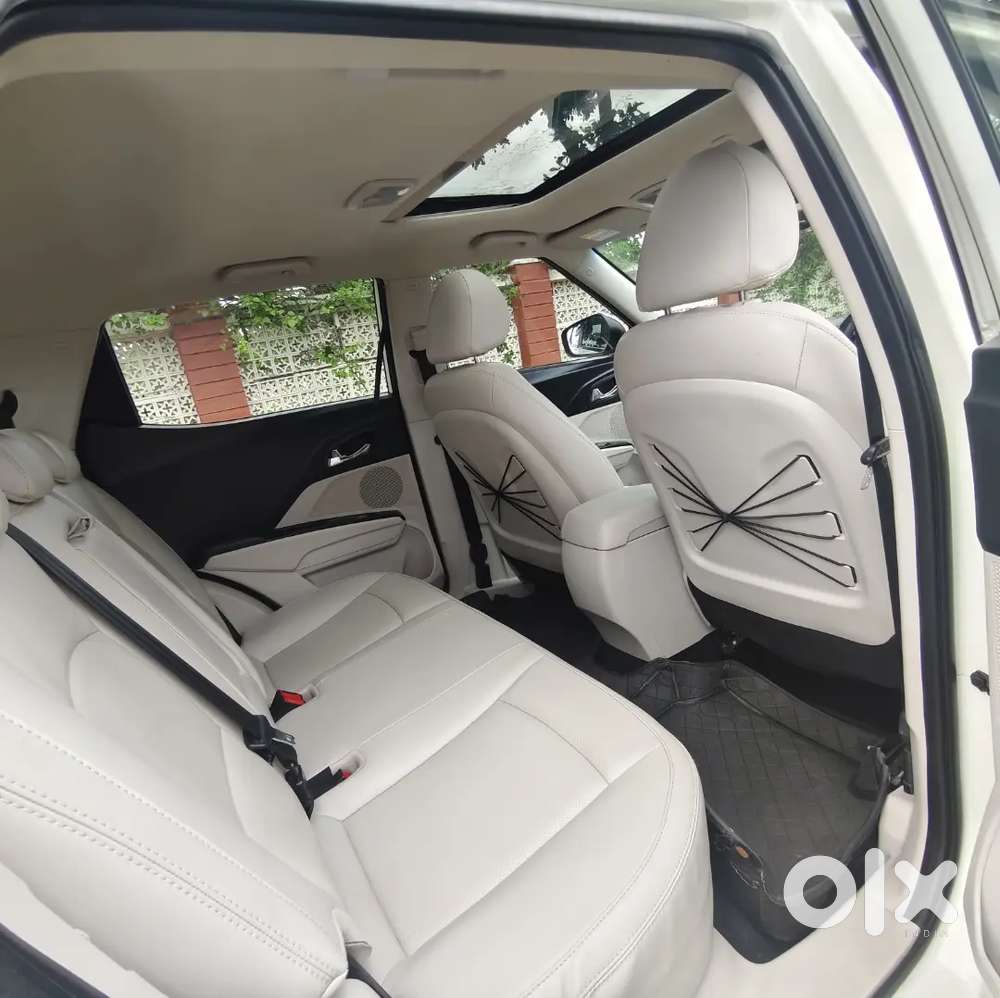 Mahindra Xuv300 W8 (o) Showroom Condition