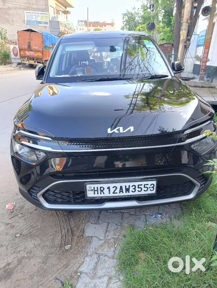 Kia Carens 2024 Petrol Well Maintained