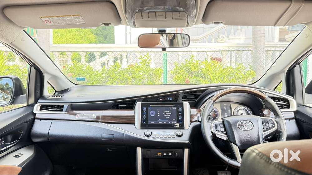Toyota Innova Crysta 2.8 Zx At 7 Seater, 2016, Diesel