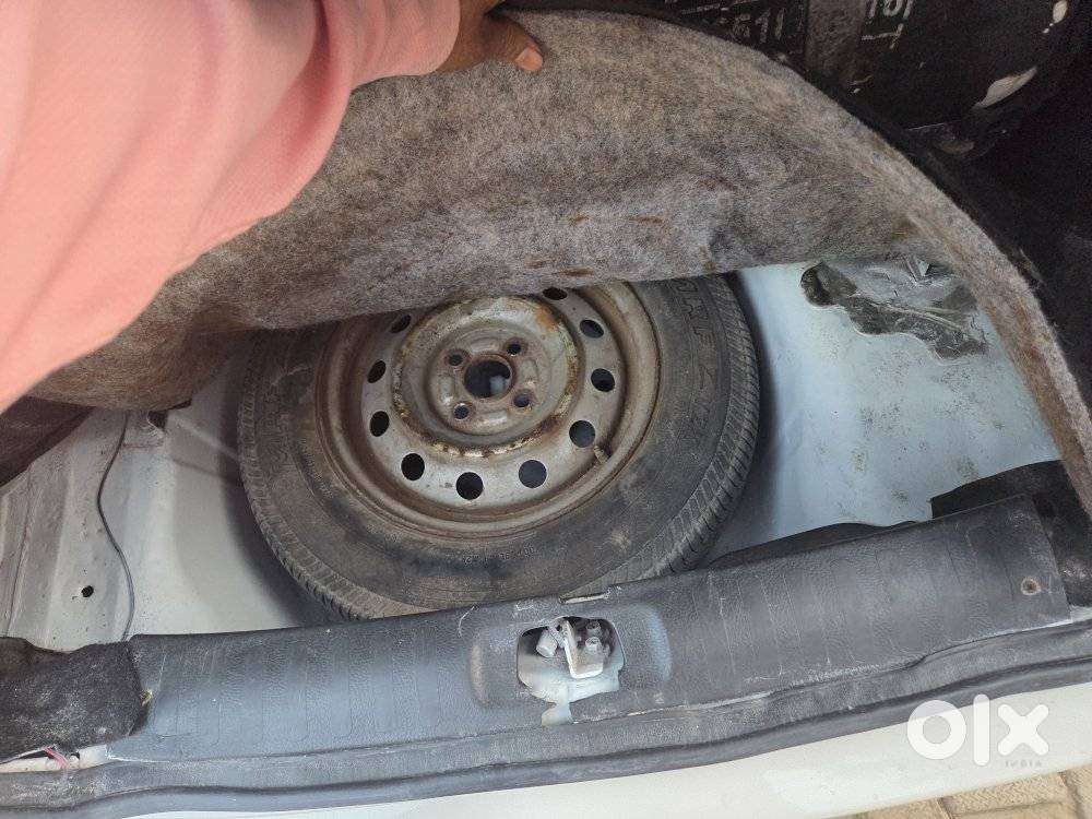 Maruti Suzuki Swift Dzire Lxi Option, 2015, Cng & Hybrids