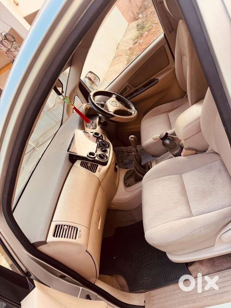 Toyota Innova 2005 Petrol Well Maintained
