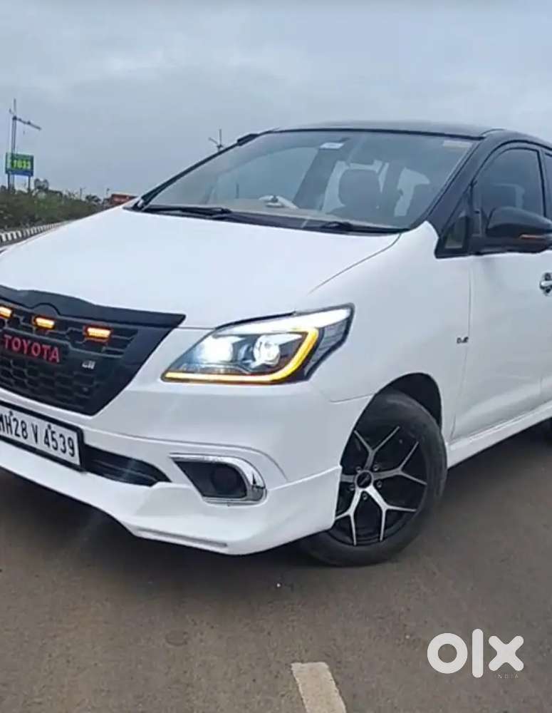 Toyota Innova 8 Str 2012