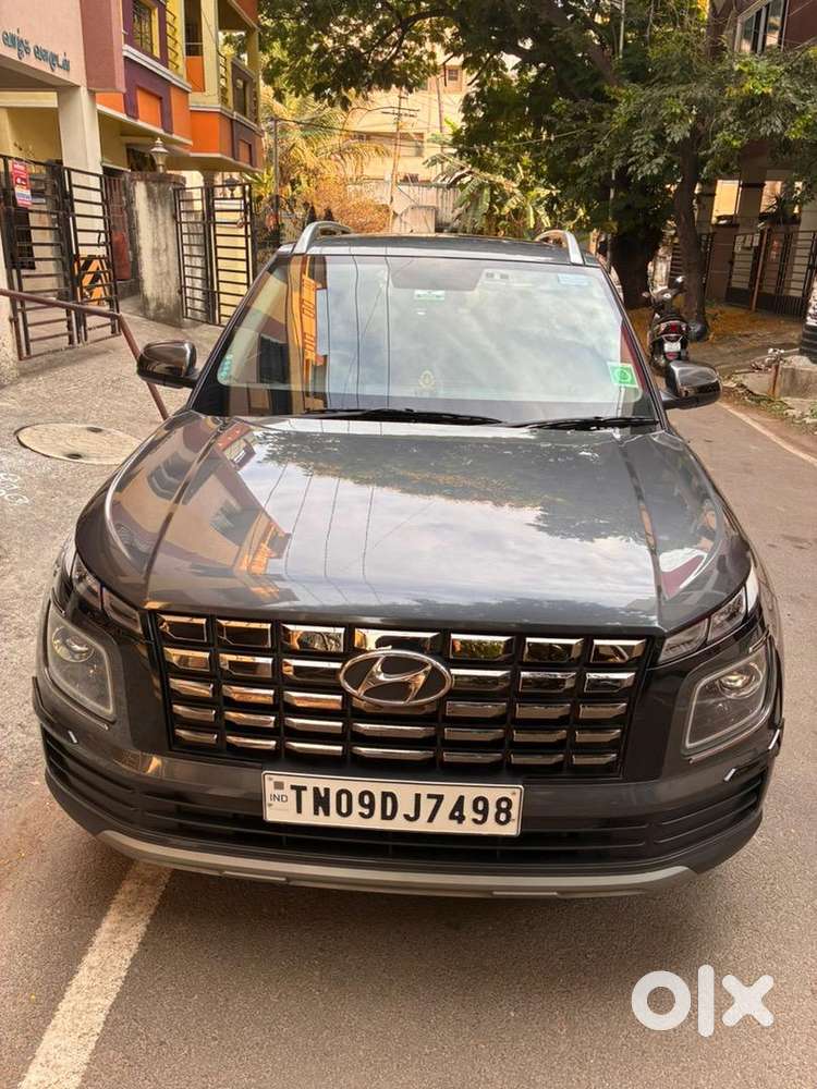 Hyundai Venue 2024 Petrol- New Like