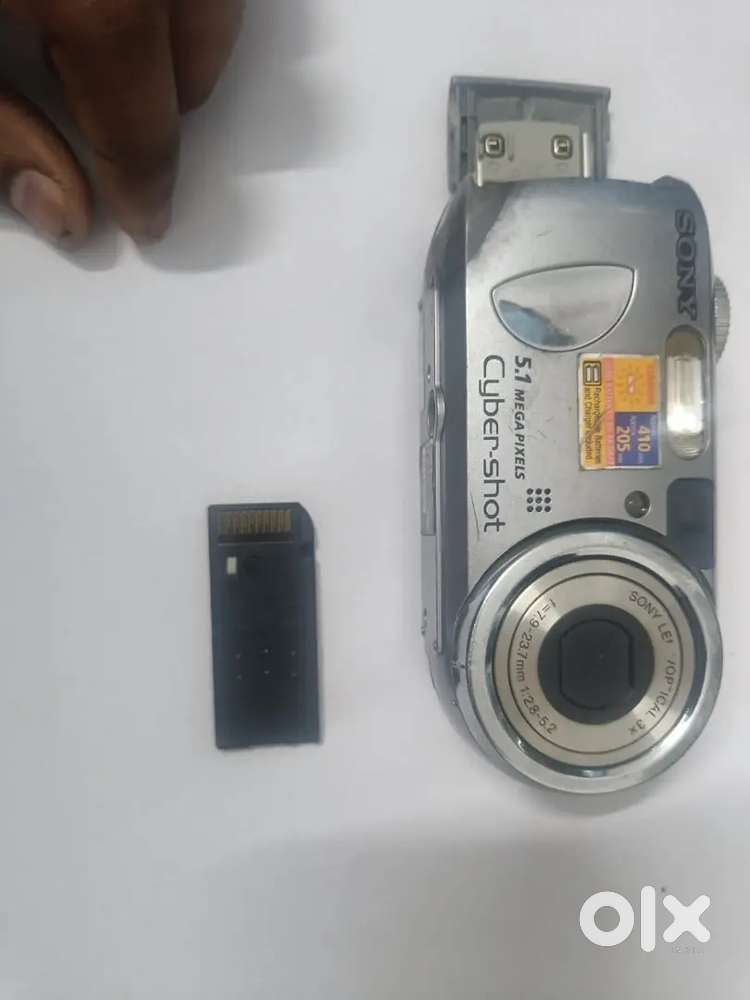 Sony Cybershot 5.1 Megapixel in Good and working condition.