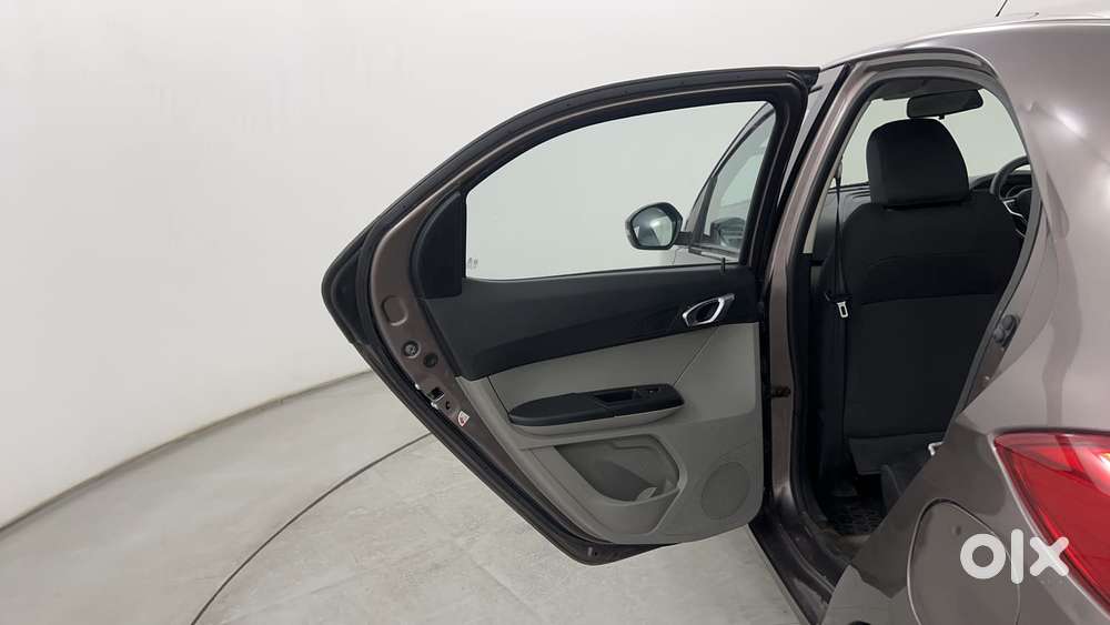 Tata Tiago Xz, 2016, Petrol