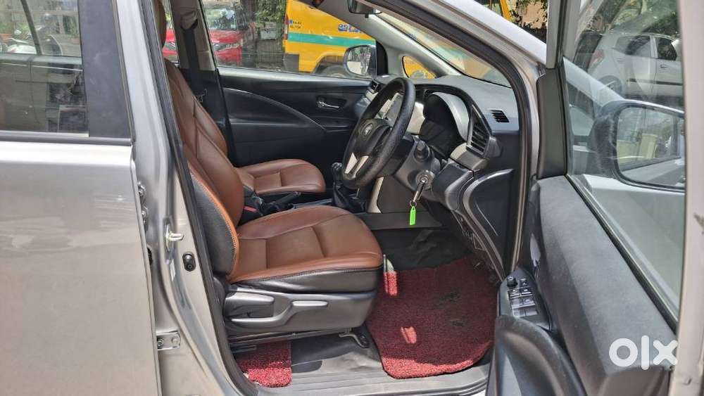 Toyota Innova Crysta 2.4 G Mt, 2023, Diesel