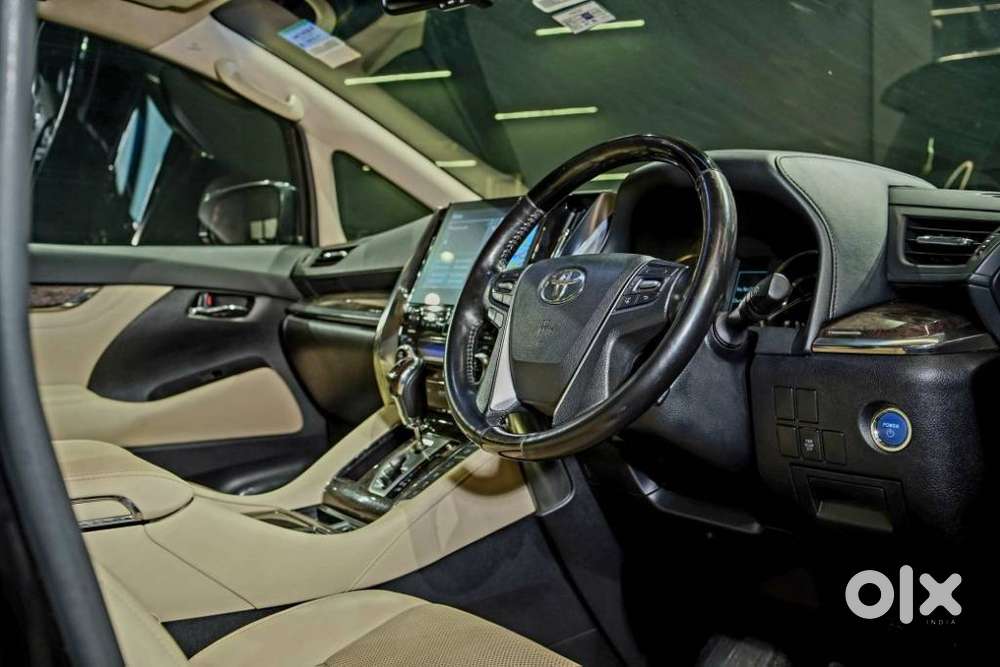 Toyota Vellfire 2.5 Executive Lounge, 2021, Petrol