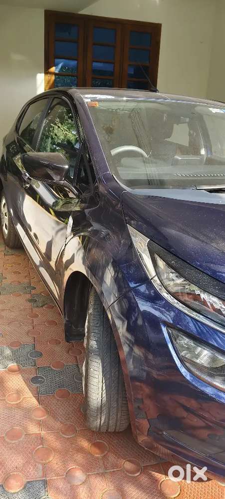 Almost New Tata Altroz Petrol. Automatic Dca, 10900 Km Driven, Blue