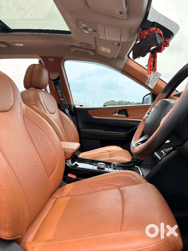 Mahindra Xuv700 2.0 Ax 7 Petrol At Luxury Pack Str, 2022, Petrol
