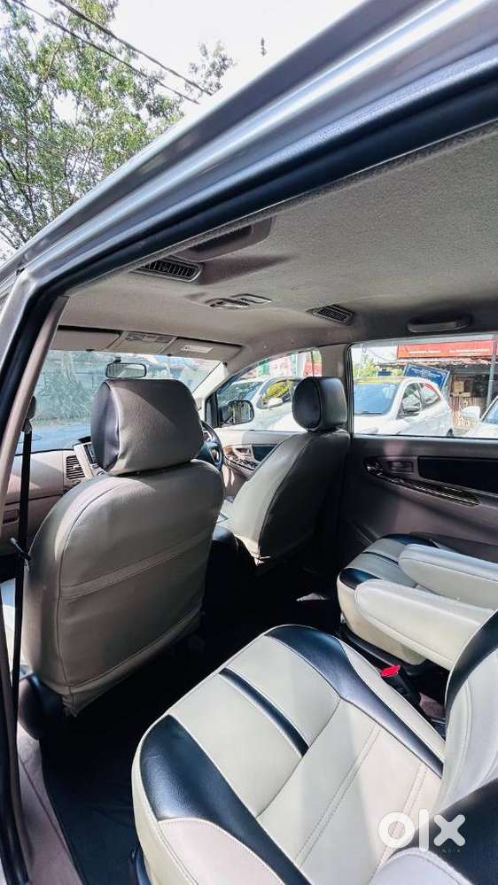 Toyota Innova 2.5 G (diesel) 7 Seater Bs Iv, 2015, Diesel