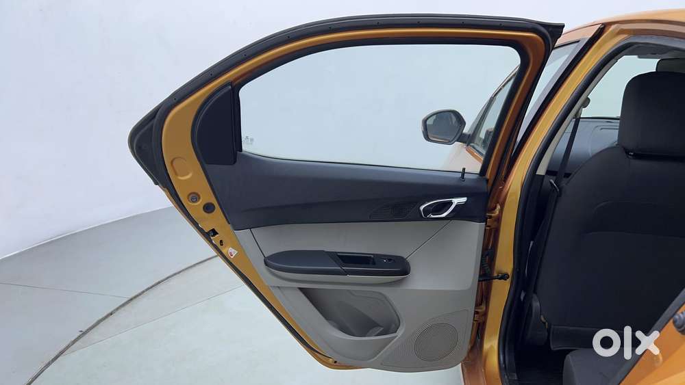 Tata Tiago Xza, 2017, Petrol