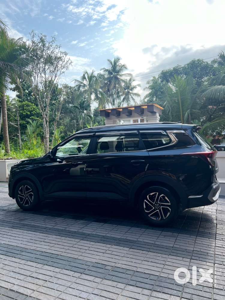Kia Carens Petrol Automatic 2022