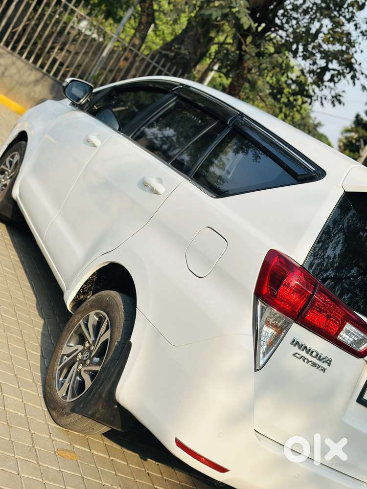Toyota Innova Crysta 2.4 G Plus Mt 8 Str, 2022, Diesel