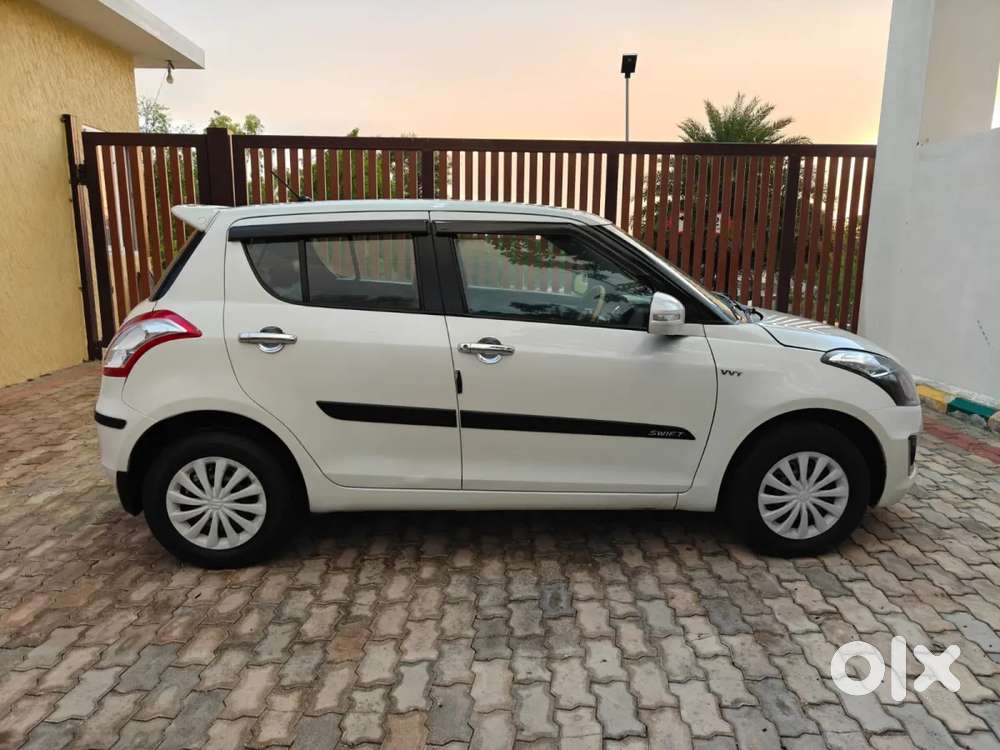 Maruti Suzuki Swift Vxi Optional, 2015, Petrol