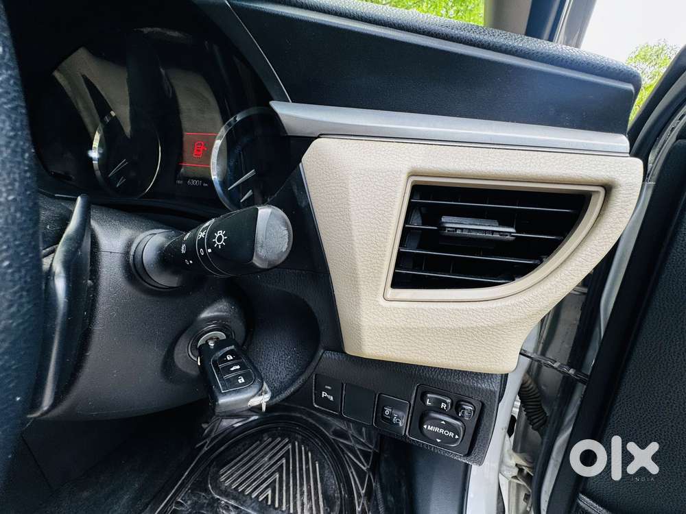 Toyota Corolla Altis G Hv At, 2015, Petrol