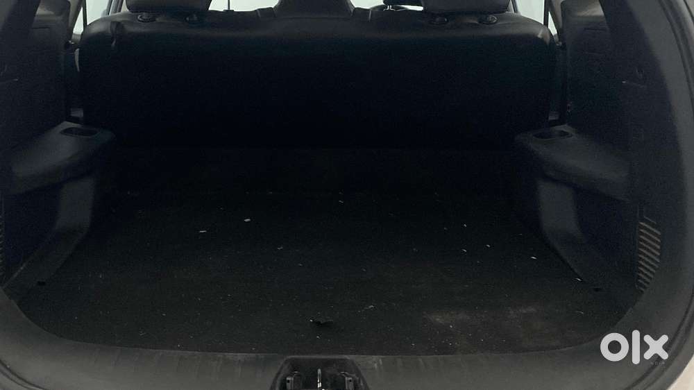 Mahindra Xuv700 2.0 Ax 5 Petrol Mt Str, 2022, Petrol