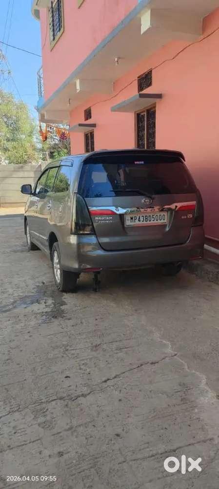 2015 Innova 2.5 V