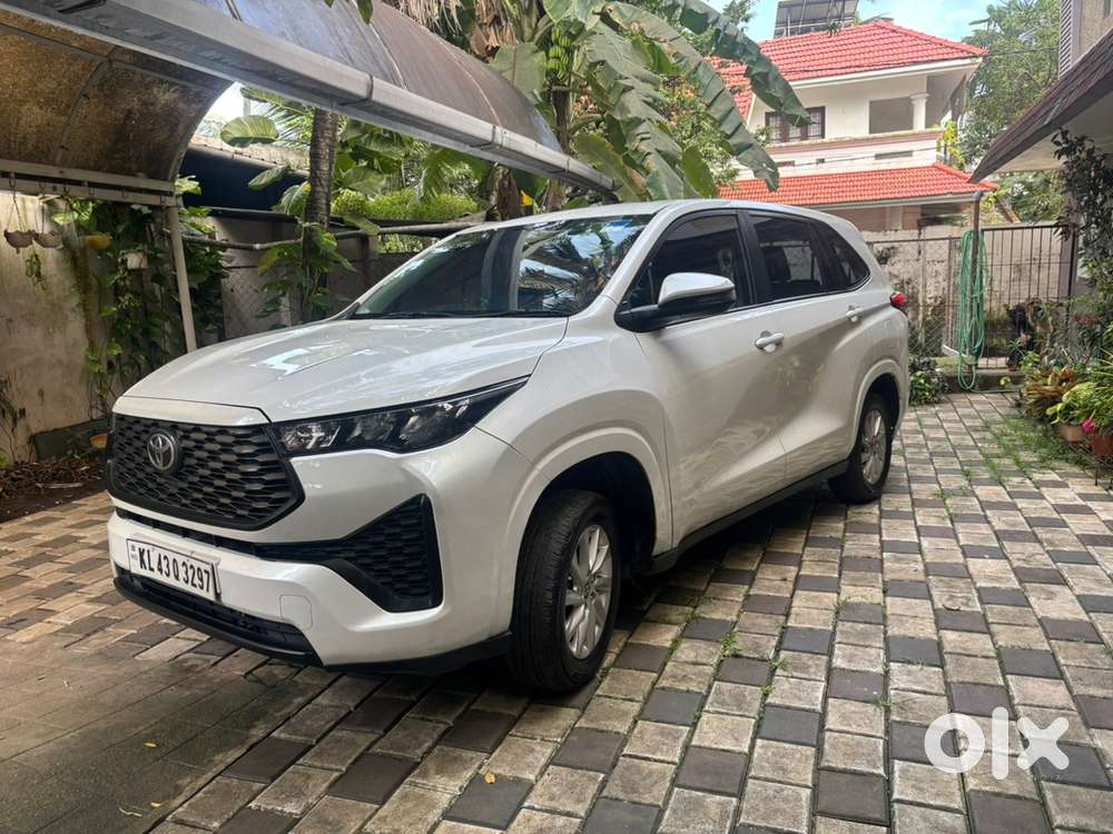Bank Manger Owned  Innova Hycross At Cochin 68000 Thousand