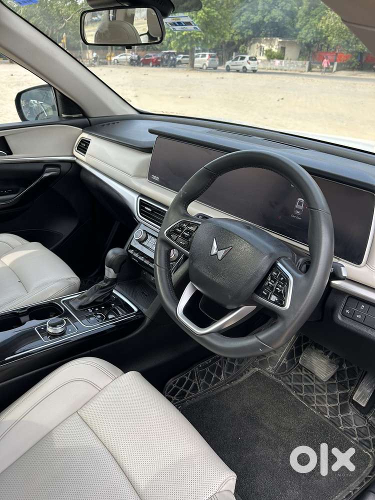 Mahindra Xuv700 2.0 Ax 7 Petrol At Luxury Pack Str, 2023, Petrol