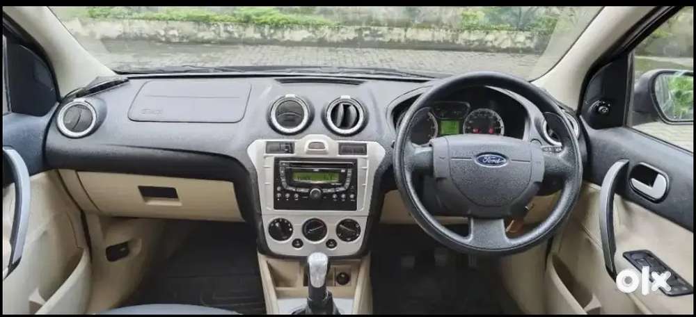 Ford Classic Titanium 2013 Car