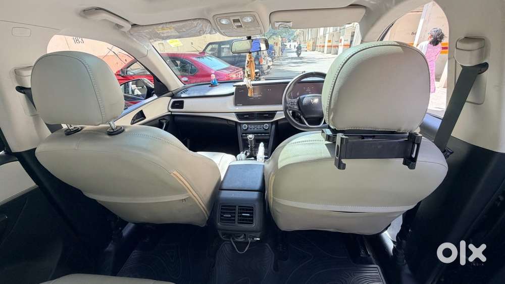 Xuv700 Petrol Mt In Excellent Condition