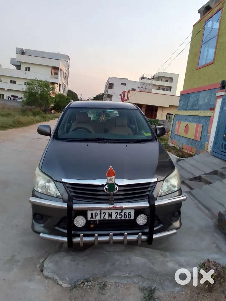 Toyota Innova 2012 Diesel 260000 Km Driven