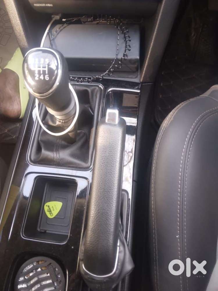 Mahindra Xuv700 2022 Petrol 22000 Km Driven