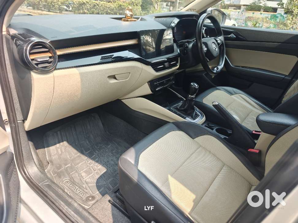 Skoda Slavia Style 1.0l Tsi Mt, 2022, Petrol