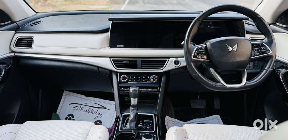 Mahindra Xuv700 2.0 Ax 7 Petrol At Luxury Pack Str, 2023, Petrol