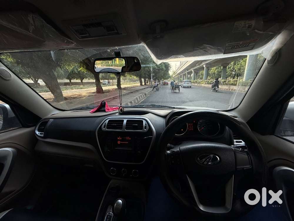 Mahindra Tuv300 T8
