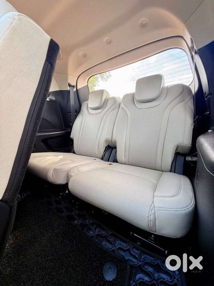 Mahindra Xuv700 2.2 Ax 7 Diesel Mt Luxury Pack Str, 2025, Diesel