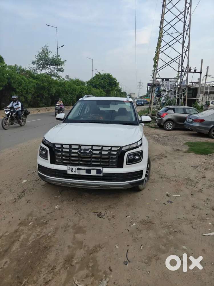 Hyundai Venue 2024 Diesel Well Maintained