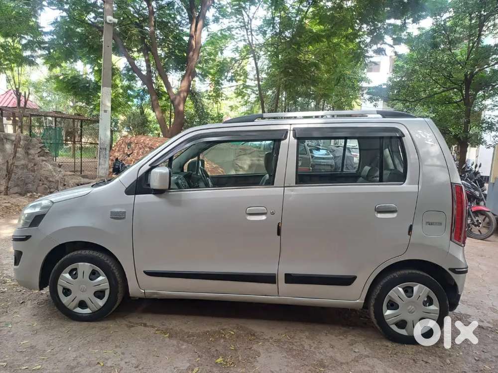 Maruti Suzuki Wagonr 
Piuare Petrol 
Best Condition 
Automatic Door