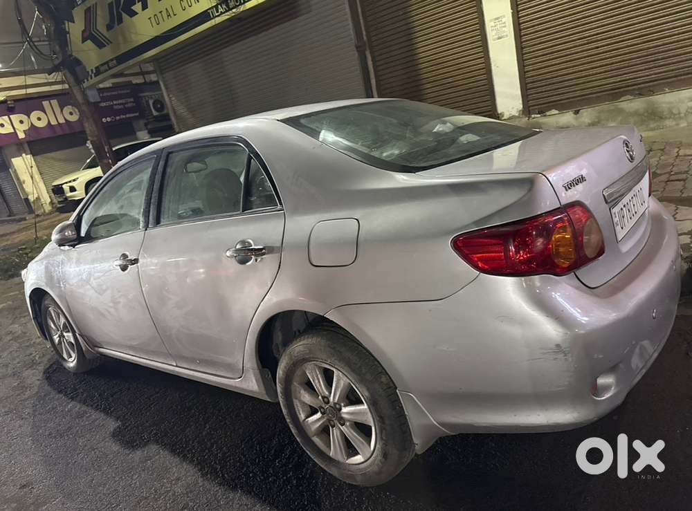 Toyota Corolla Altis 2011,brand New 33000 Driven Genuine,re Registered