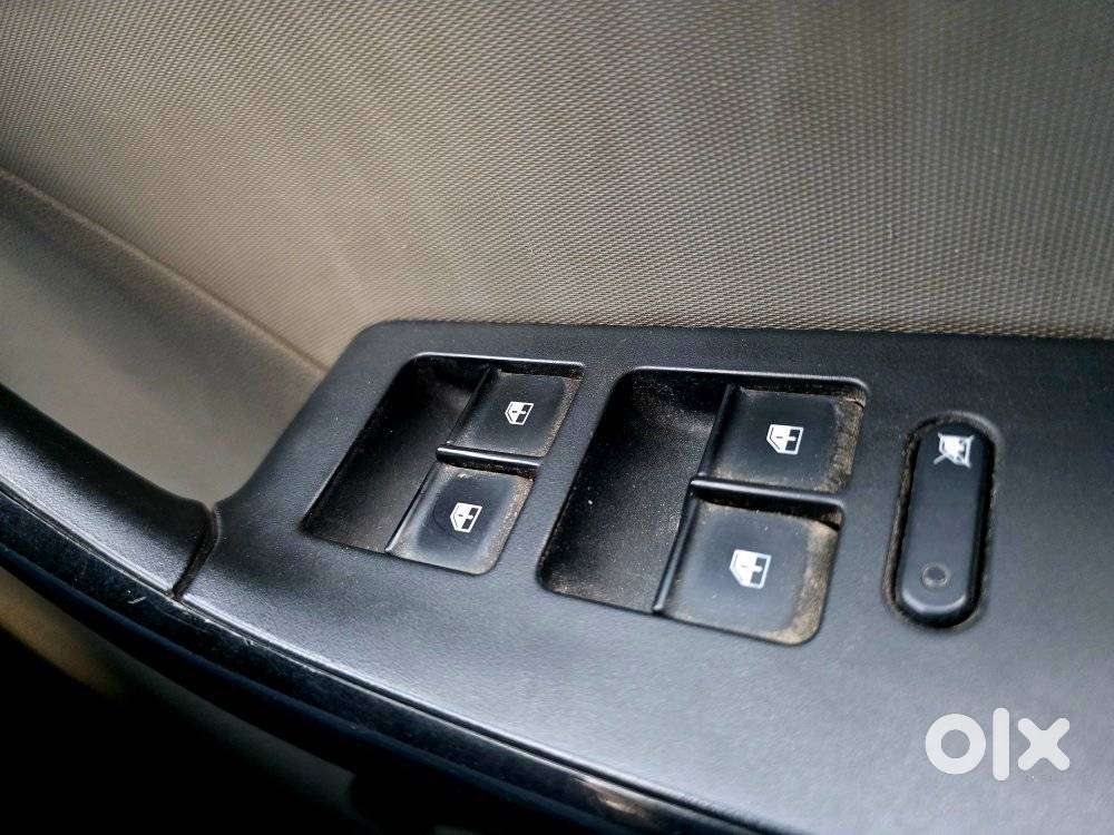 Tata Tiago 1.2 Revotron Xt (o), 2017, Petrol