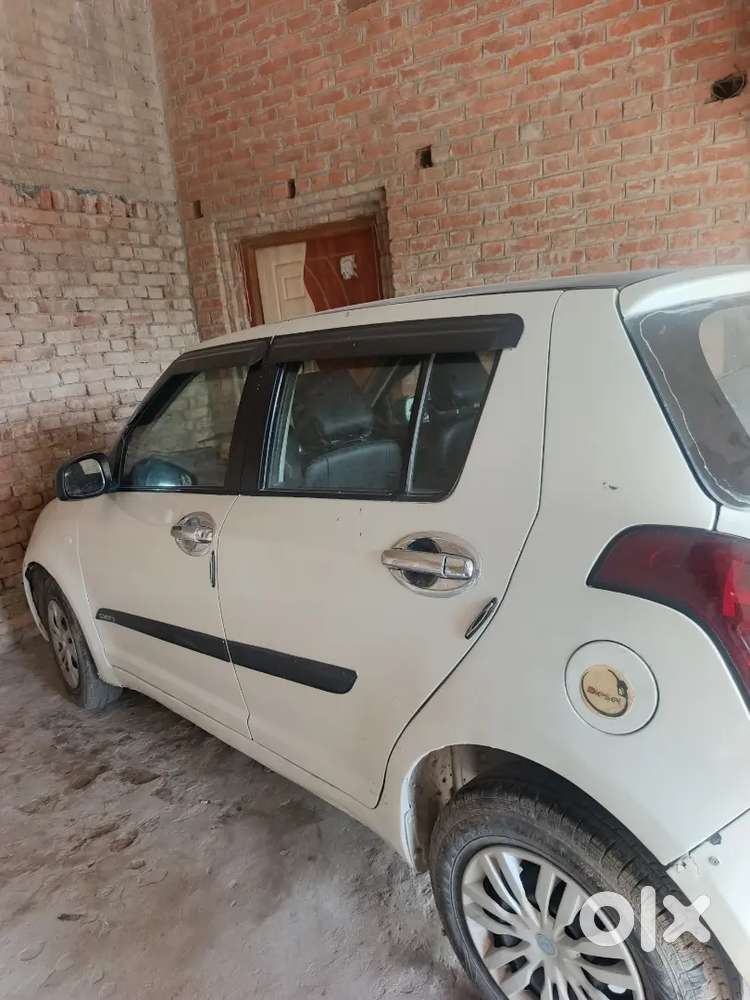 Gadi May Koi Kam Nai Hai Sirf Ac Ka Gas Dalwana  Hai Aur Koi Kam Nai H