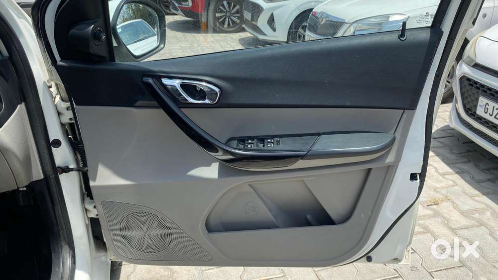 Tata Tiago 1.2 Revotron Xza, 2017, Petrol