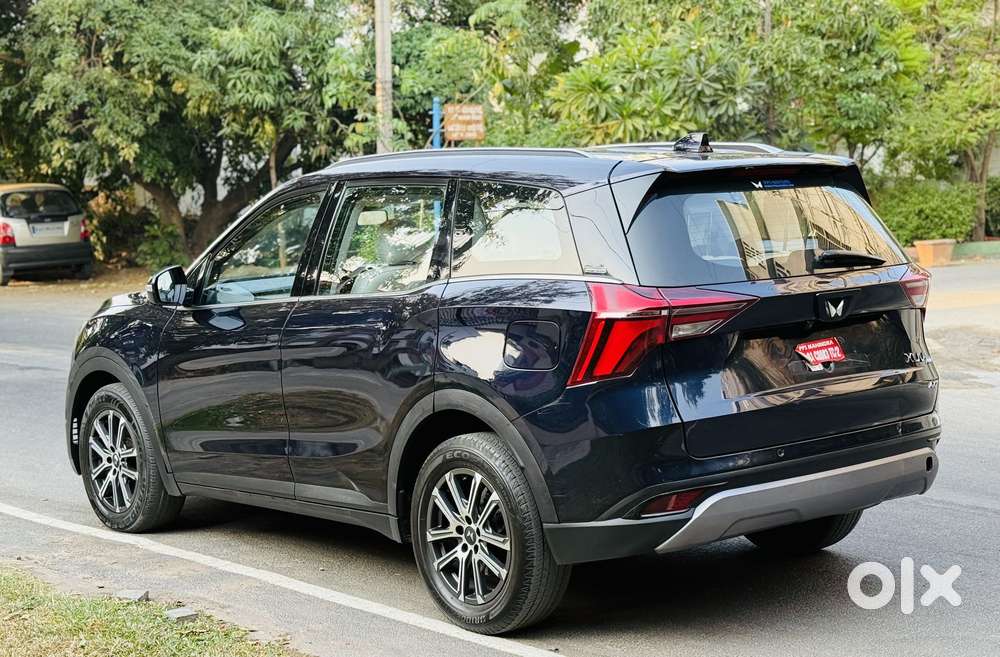 Mahindra Xuv700 2.0 Ax 7 Petrol At Str, 2023, Petrol