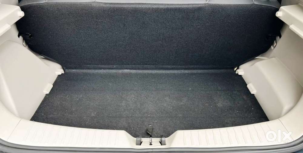 Mahindra Xuv300 1.2 W6 Amt Petrol, 2023, Petrol