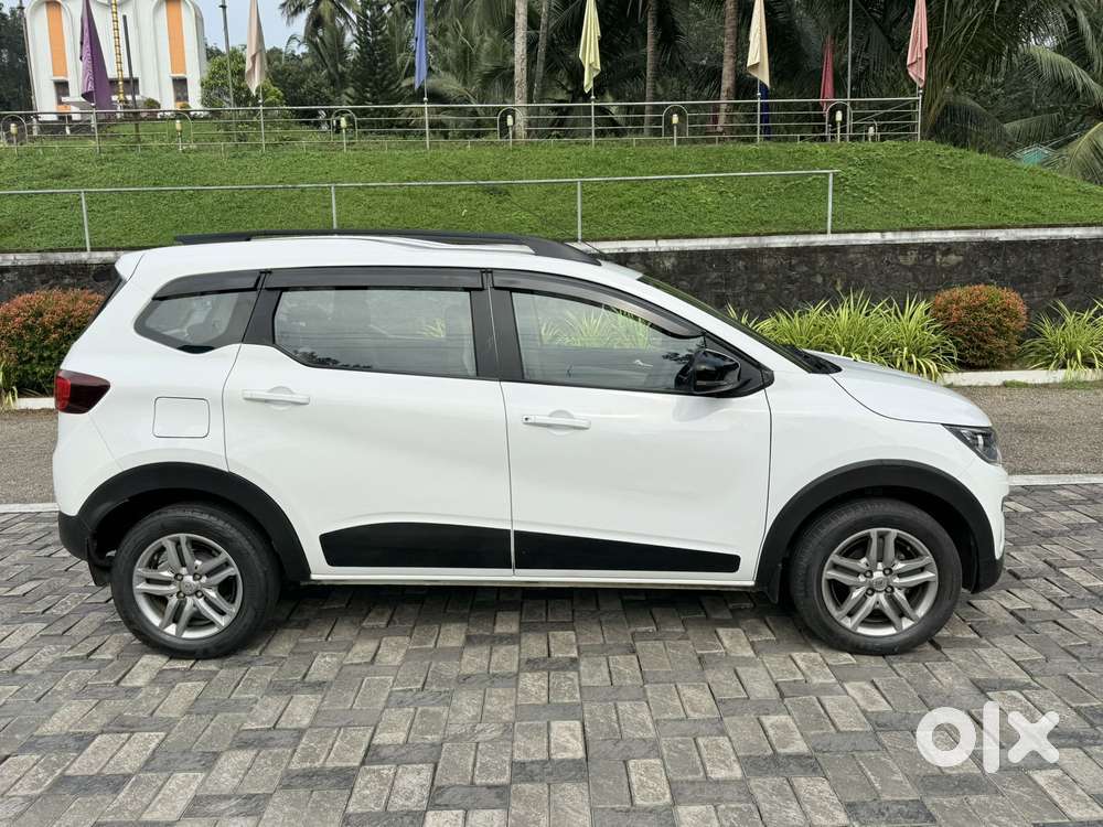 Renault Triber Rxz, 2022, Petrol