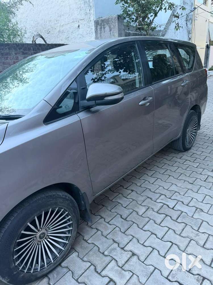 Toyota Innova Crysta 2017 Diesel Well Maintained