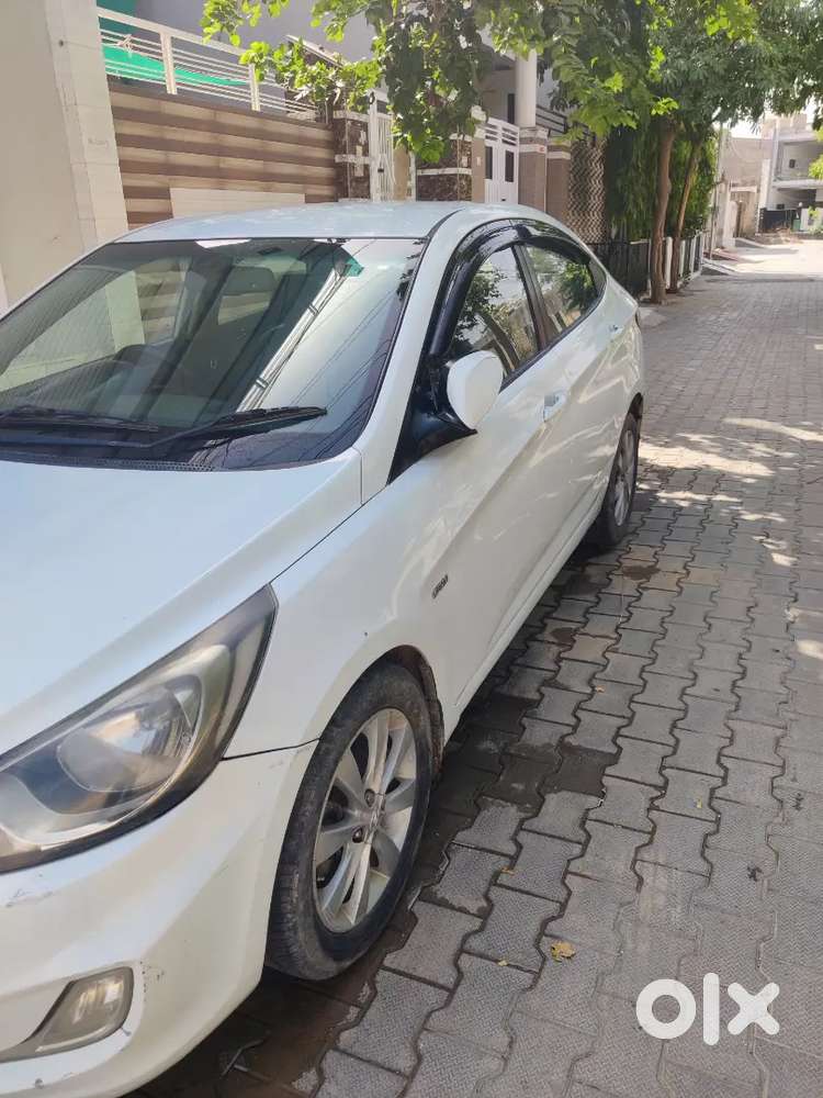 Hyundai Verna 2012