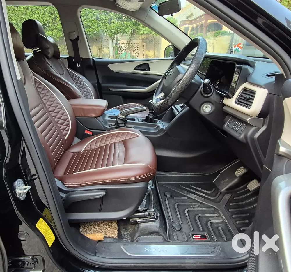 Mahindra Xuv700 2024 Petrol Mx7 Str Petrol 20000 Km