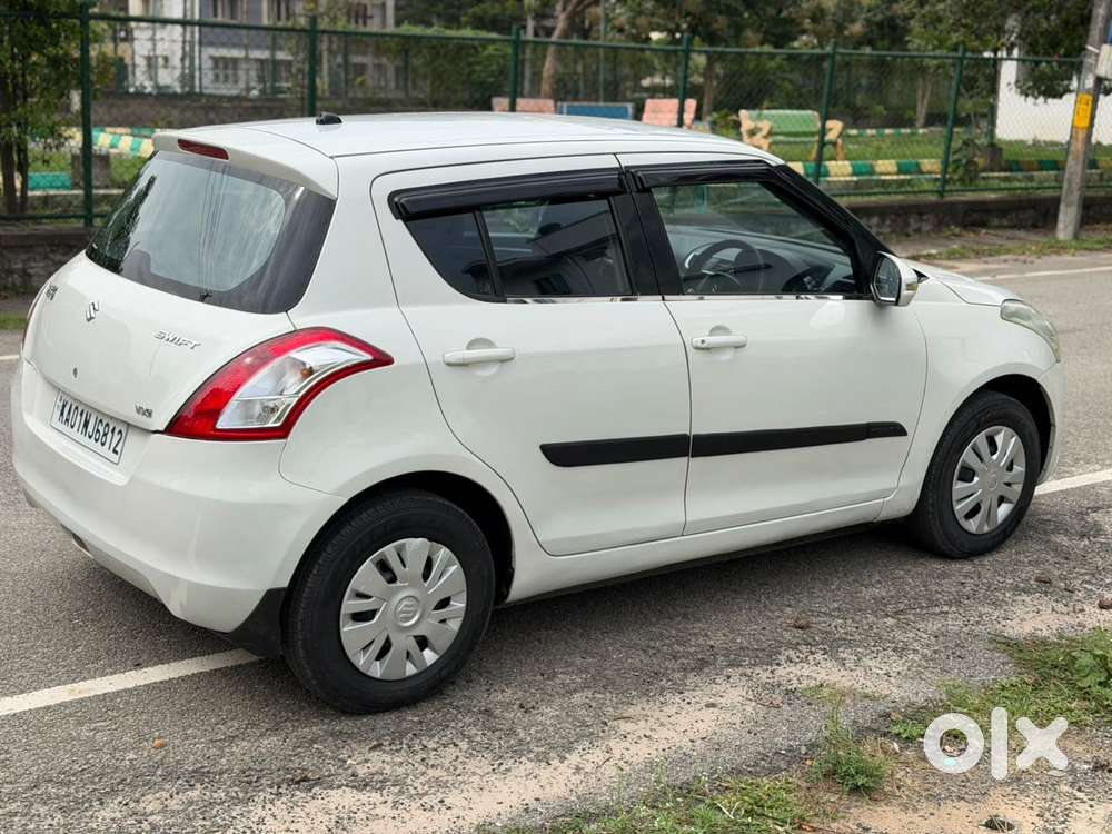 Maruti Suzuki Swift Vxi, 2012, Petrol